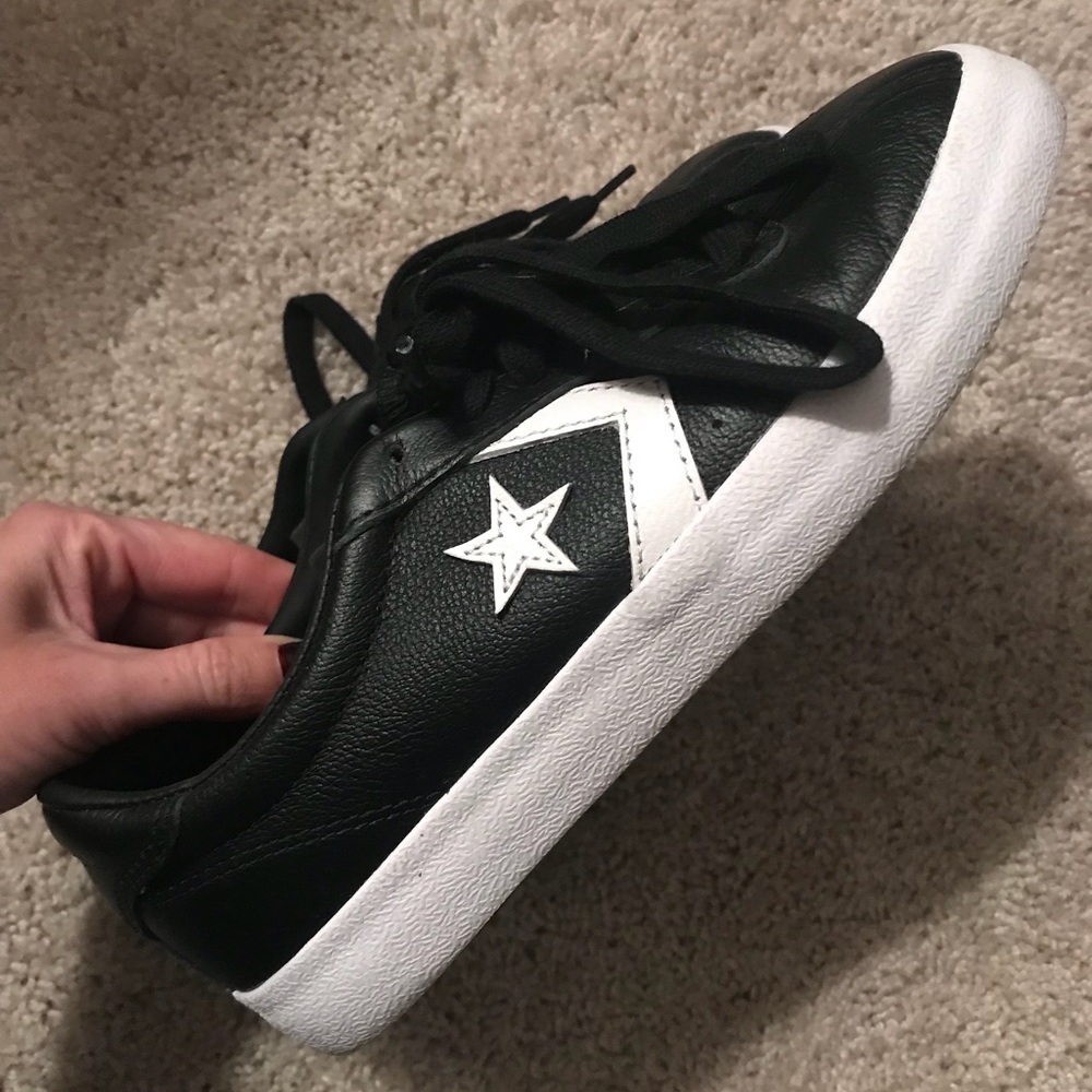 Converse black tennis with white star - like new